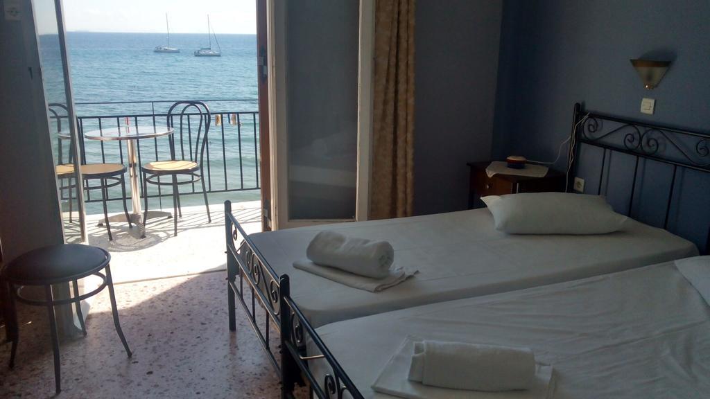 Oasis Hotel Theodoros & Litsa Galaris Agia Marina  Bagian luar foto