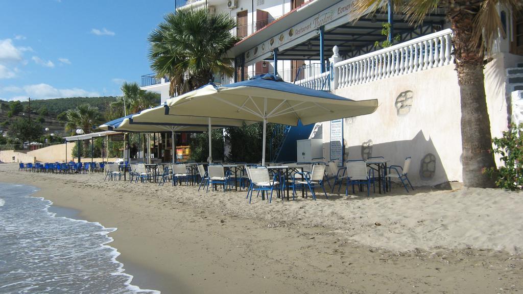 Oasis Hotel Theodoros & Litsa Galaris Agia Marina  Bagian luar foto