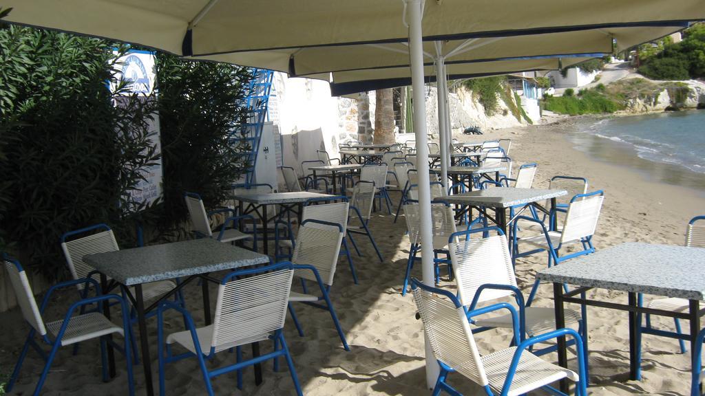 Oasis Hotel Theodoros & Litsa Galaris Agia Marina  Bagian luar foto