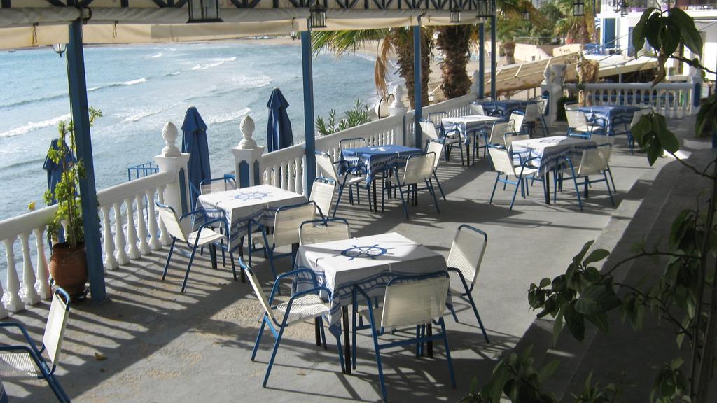 Oasis Hotel Theodoros & Litsa Galaris Agia Marina  Bagian luar foto