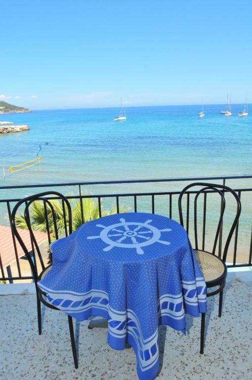 Oasis Hotel Theodoros & Litsa Galaris Agia Marina  Bagian luar foto