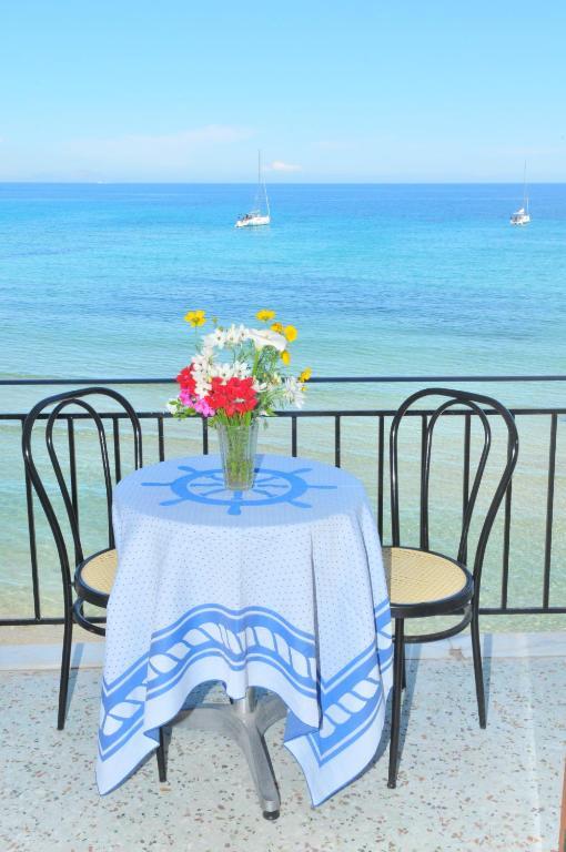 Oasis Hotel Theodoros & Litsa Galaris Agia Marina  Bagian luar foto