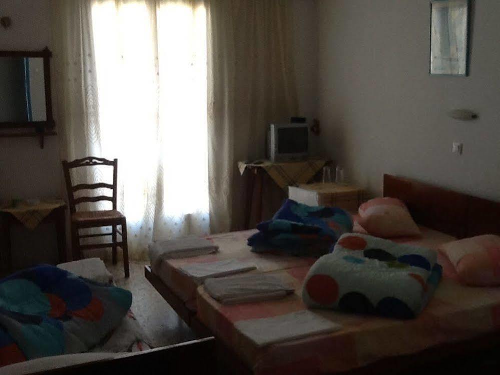 Oasis Hotel Theodoros & Litsa Galaris Agia Marina  Bagian luar foto